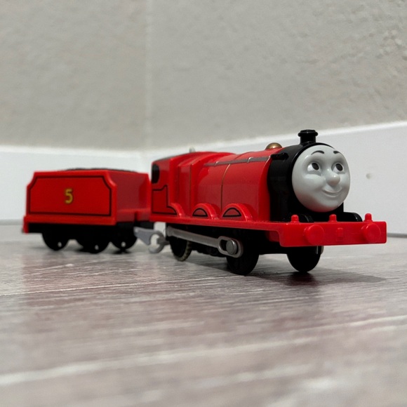 Trackmaster James and Tender - Picture 2 of 8